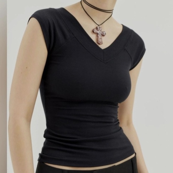 NWOT BDG Black Double Vee Ribbed Tee - Size Large - Picture 5 of 9